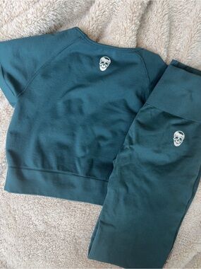 GYMREAPERS Teal Leggings and Crop Top set- Small